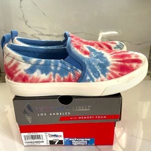 Skechers Women's Poppy Hippy Hype Slip-On Shoe Style 155082 WNVR Size 7 Red Blue